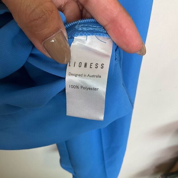 Lioness Cropped Top - Picture 7 of 9